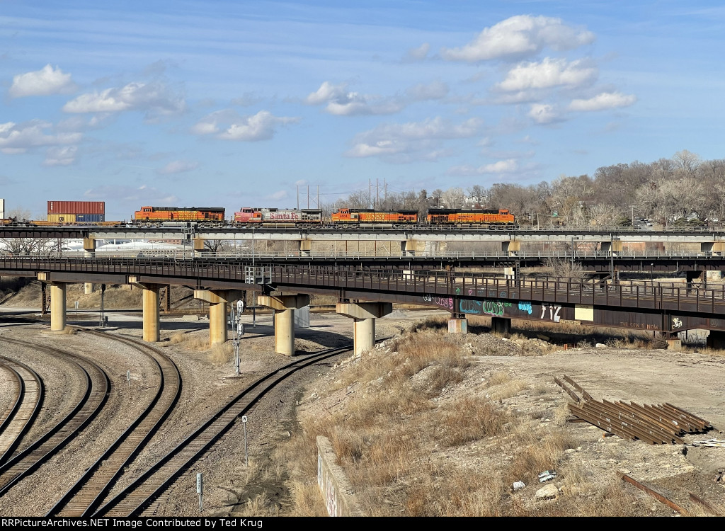 BNSF 3925, 4664, 691 & 7679